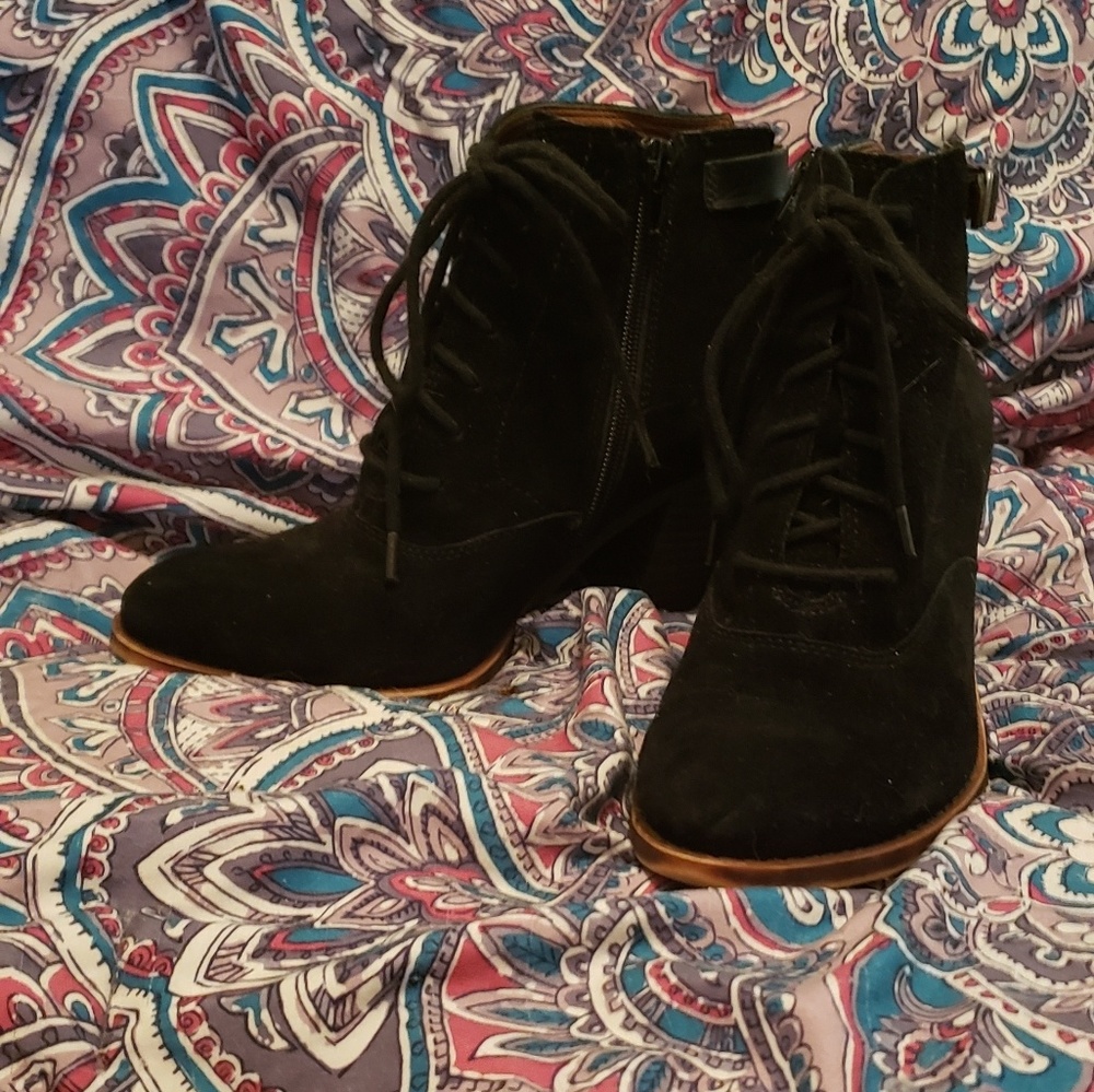 Lucky Brand Echoh black suede ankle boots